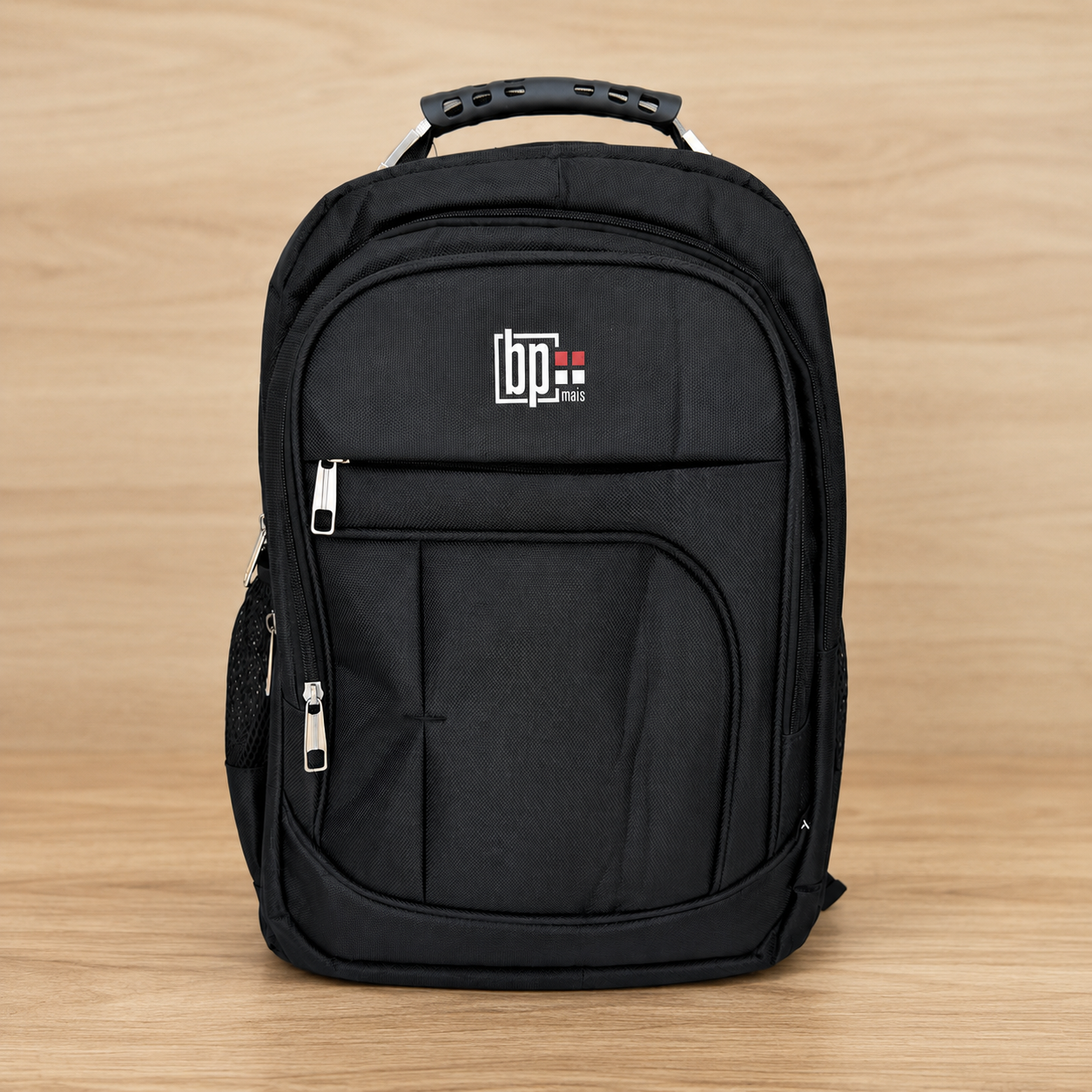 Mochila Aura preta personalizada com logotipo BP Mais