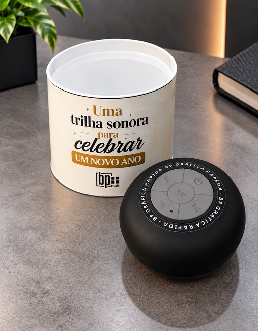 Caixa de som Pulse ao lado do tubo lata personalizado