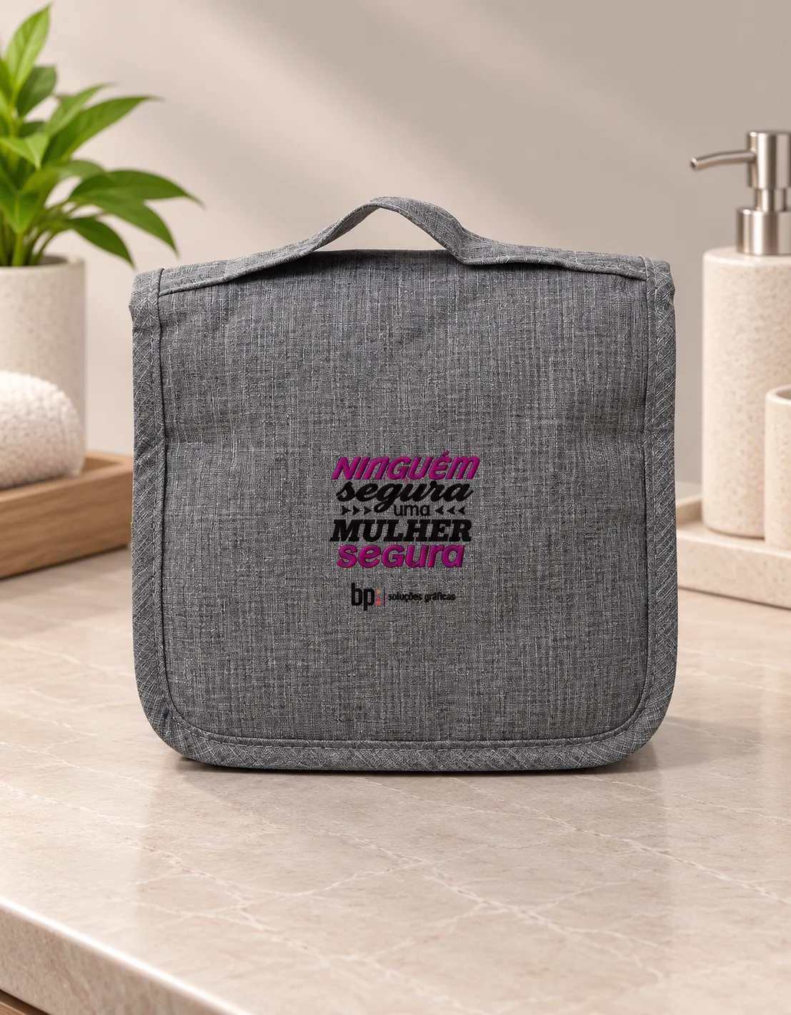 Nécessaire Essence cinza personalizada em ambiente