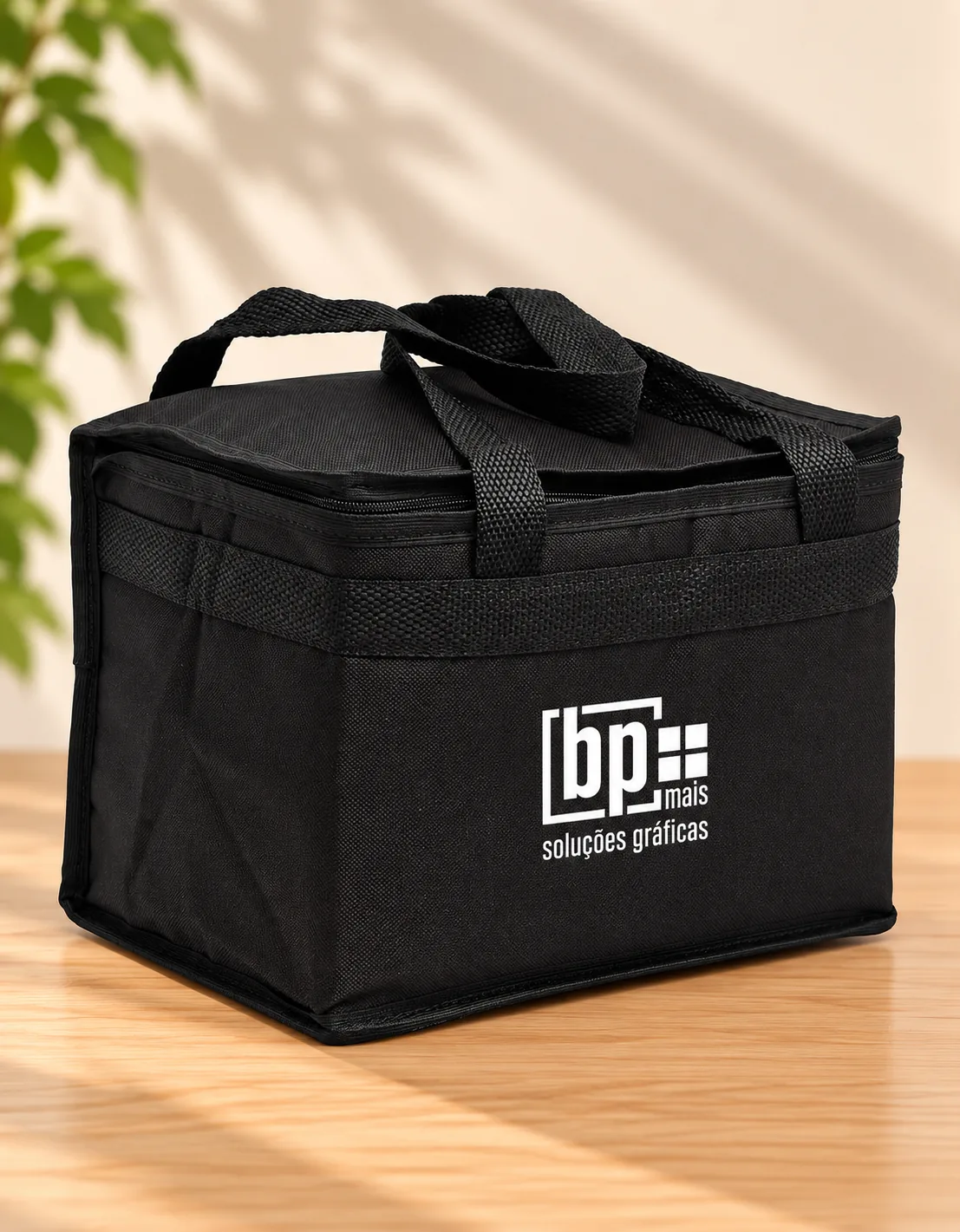 Bolsa térmica Duna preta personalizada com logotipo BP Mais