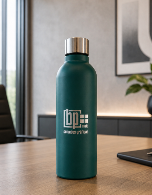 Garrafa Elara verde personalizada com gravação